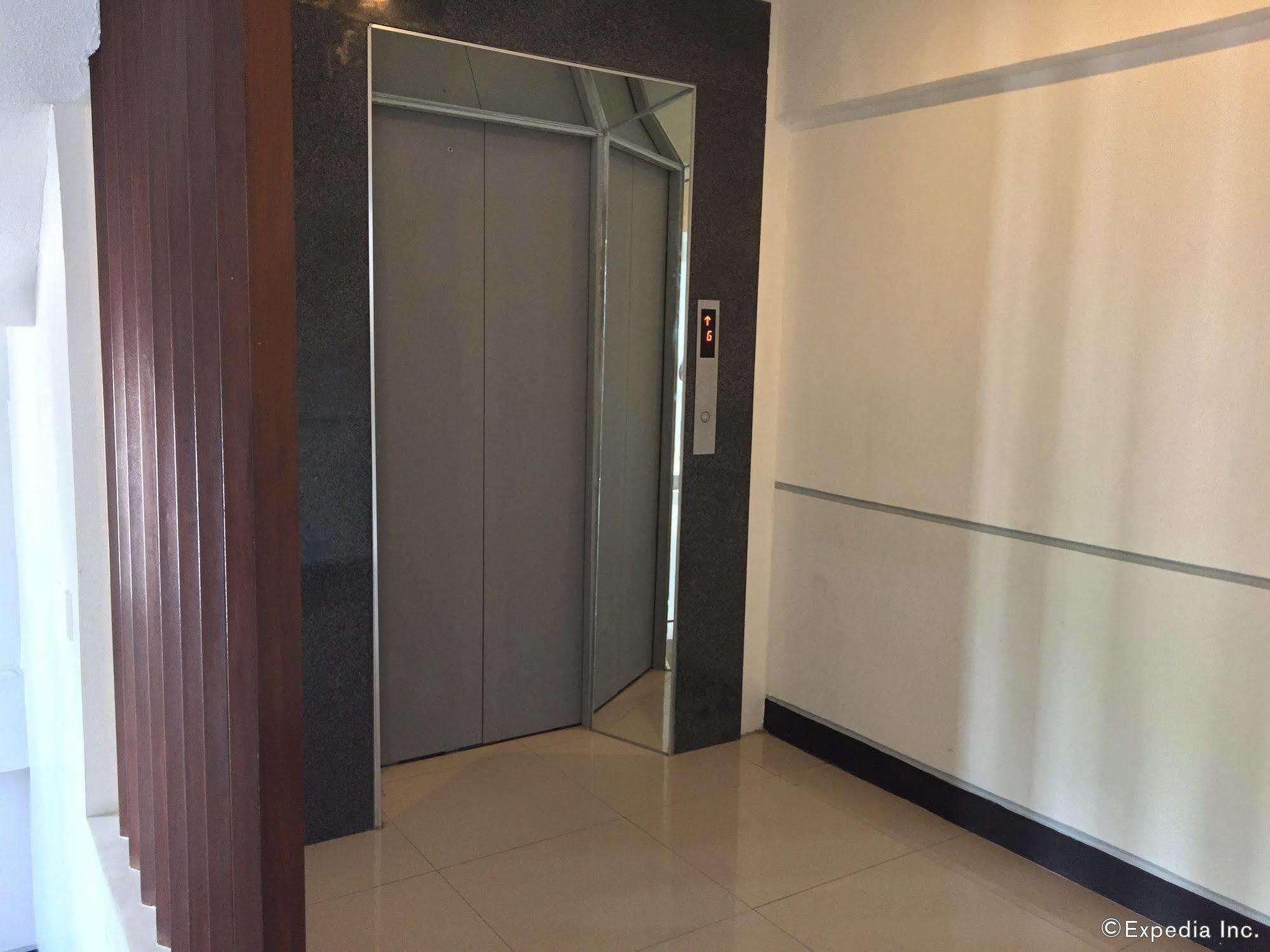 Negrense Suites Bacolod Eksteriør billede
