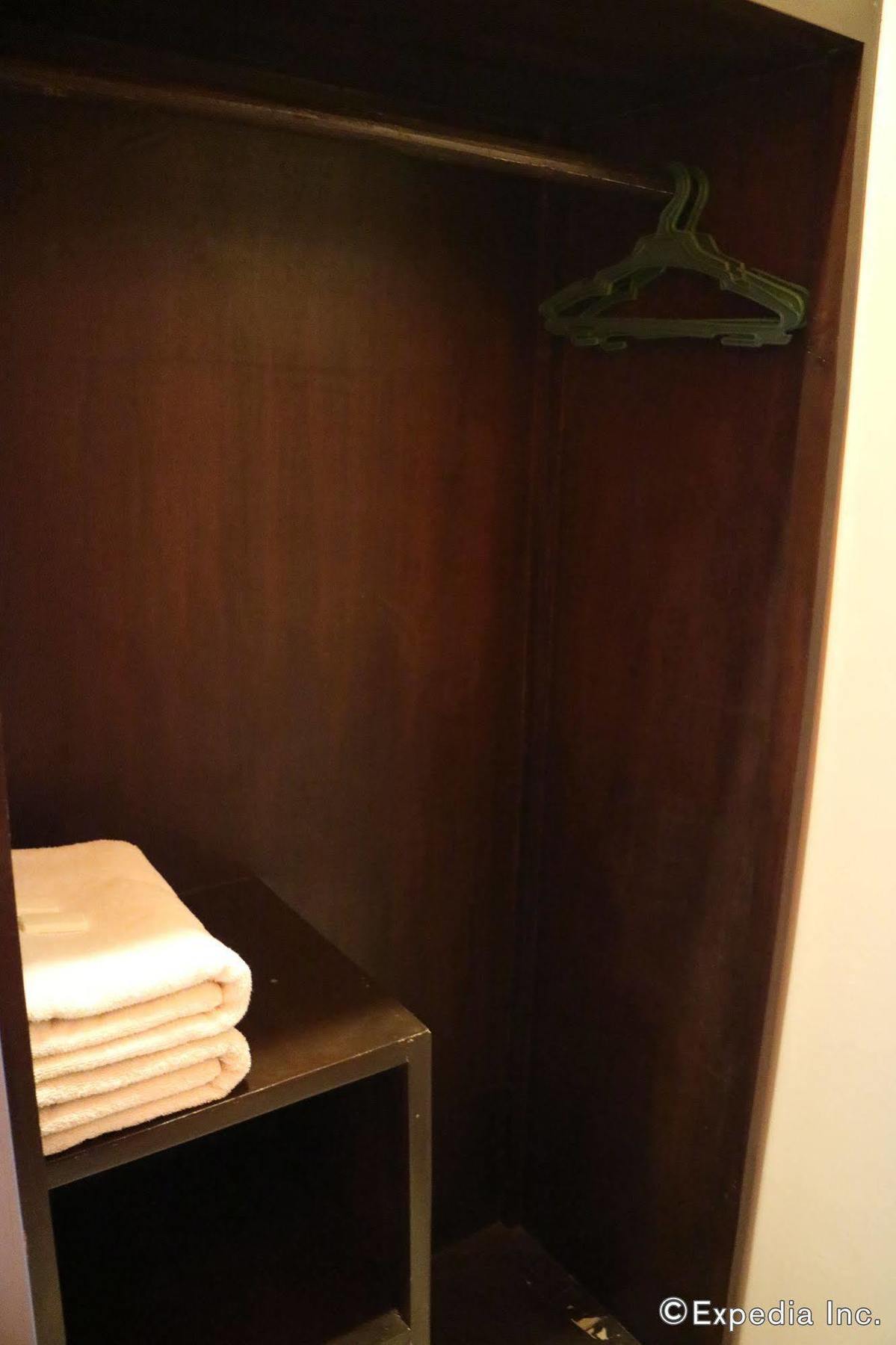 Negrense Suites Bacolod Eksteriør billede