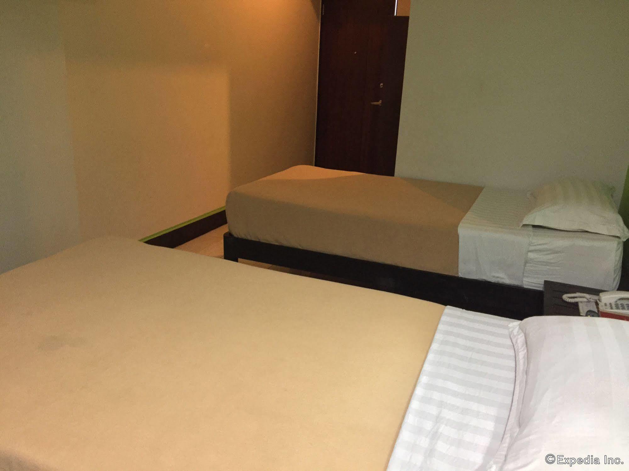 Negrense Suites Bacolod Eksteriør billede