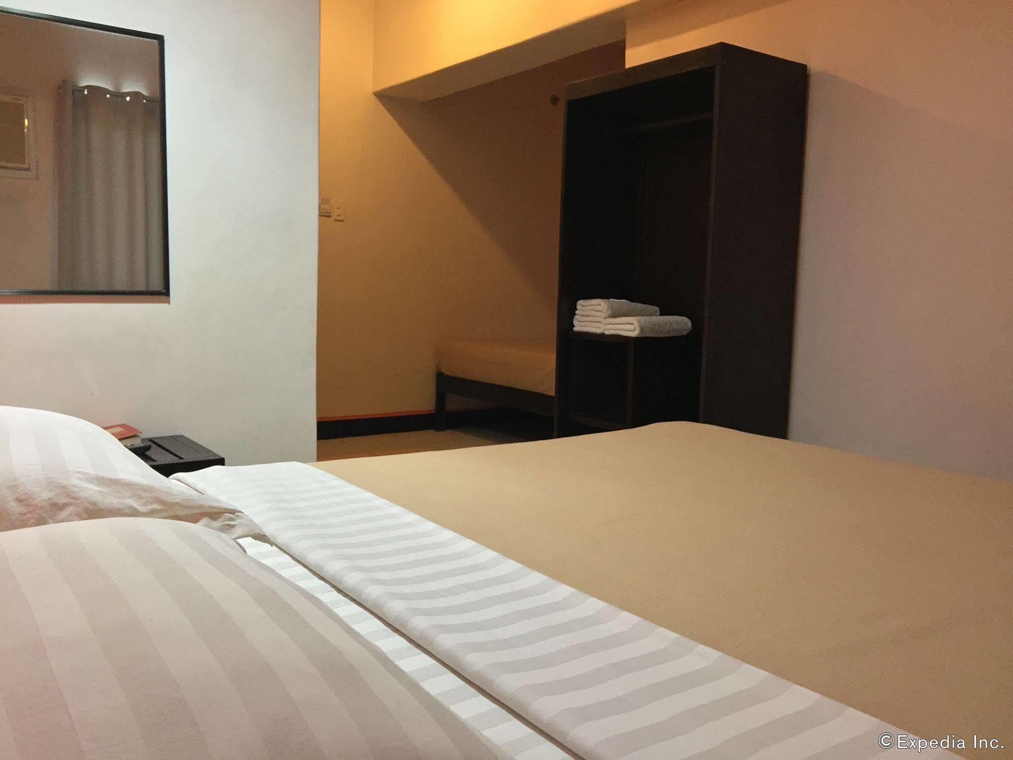 Negrense Suites Bacolod Eksteriør billede
