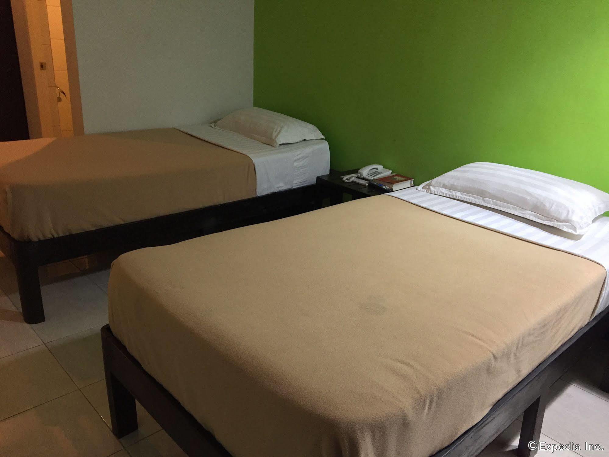 Negrense Suites Bacolod Eksteriør billede