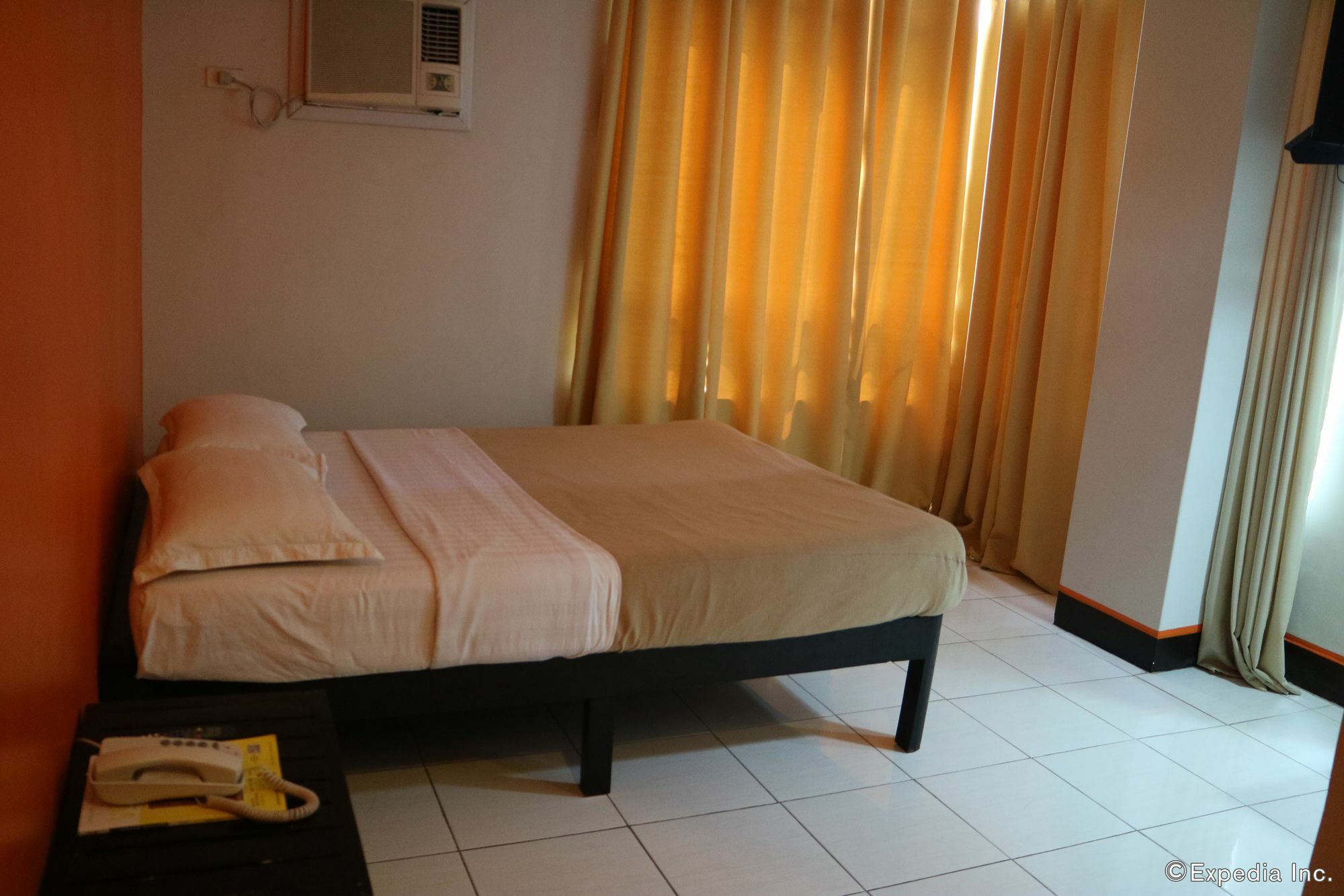 Negrense Suites Bacolod Eksteriør billede